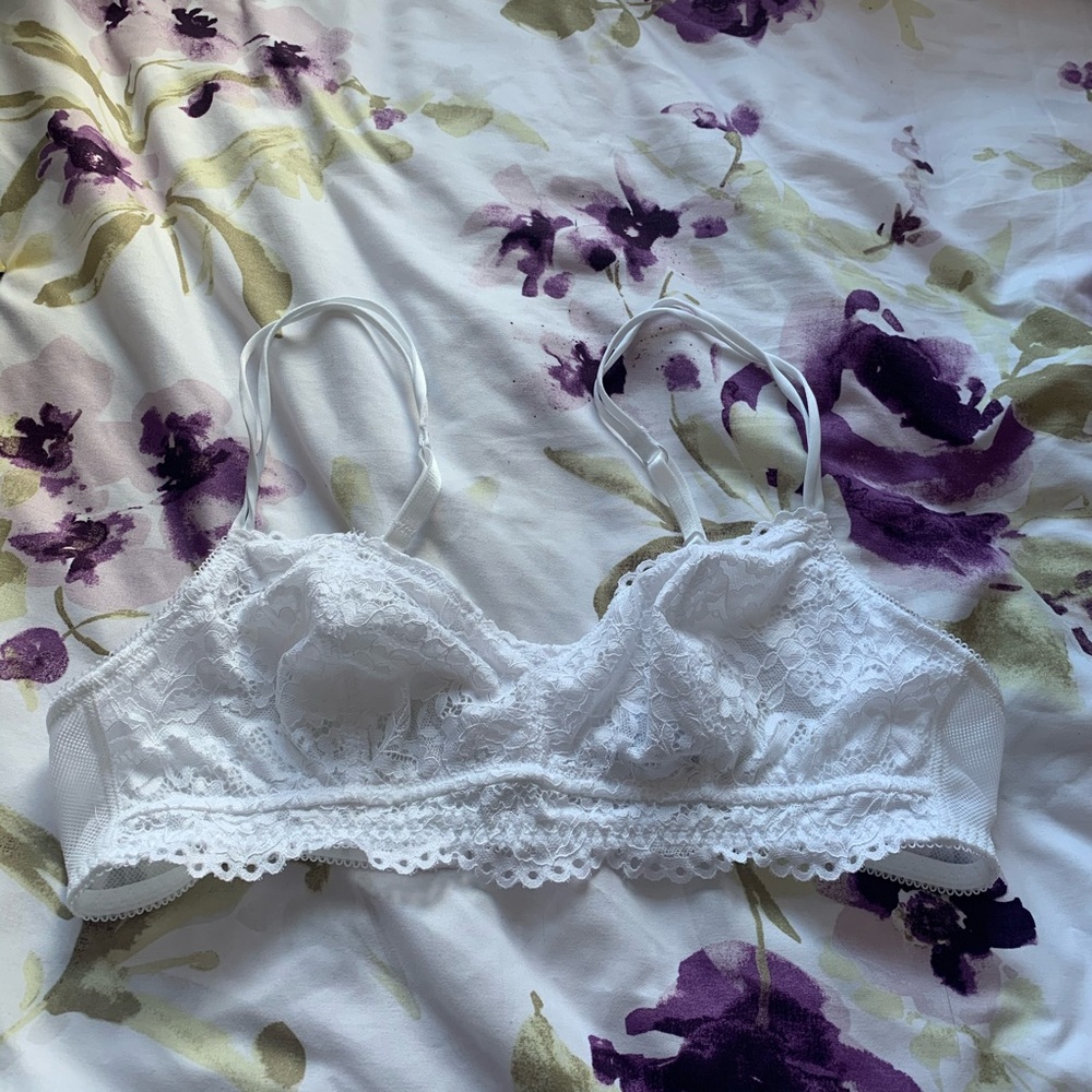 B.Tempt’d Unlined White Lace Bralette - M